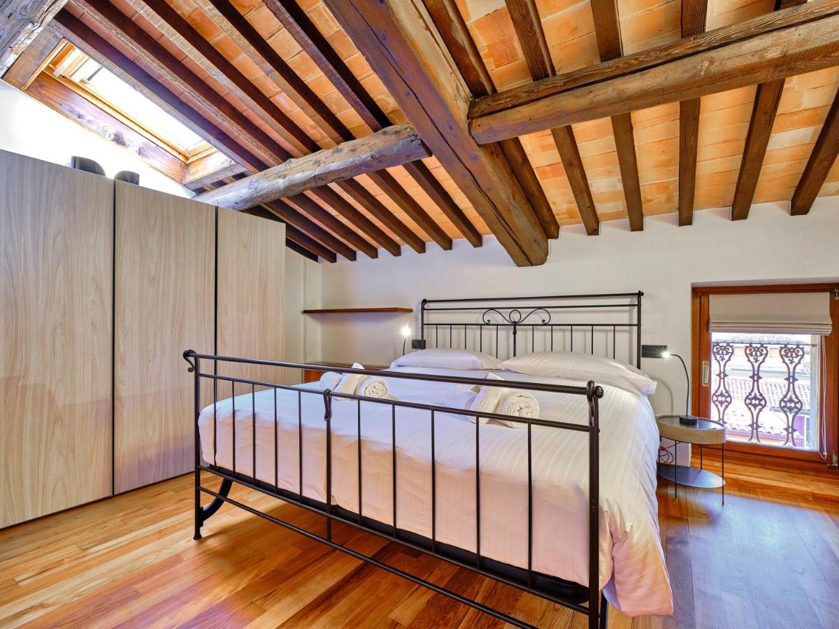 Apartmentsarena - Residenza Degli Scaligeri - Piazza Erbe فيرونا المظهر الخارجي الصورة