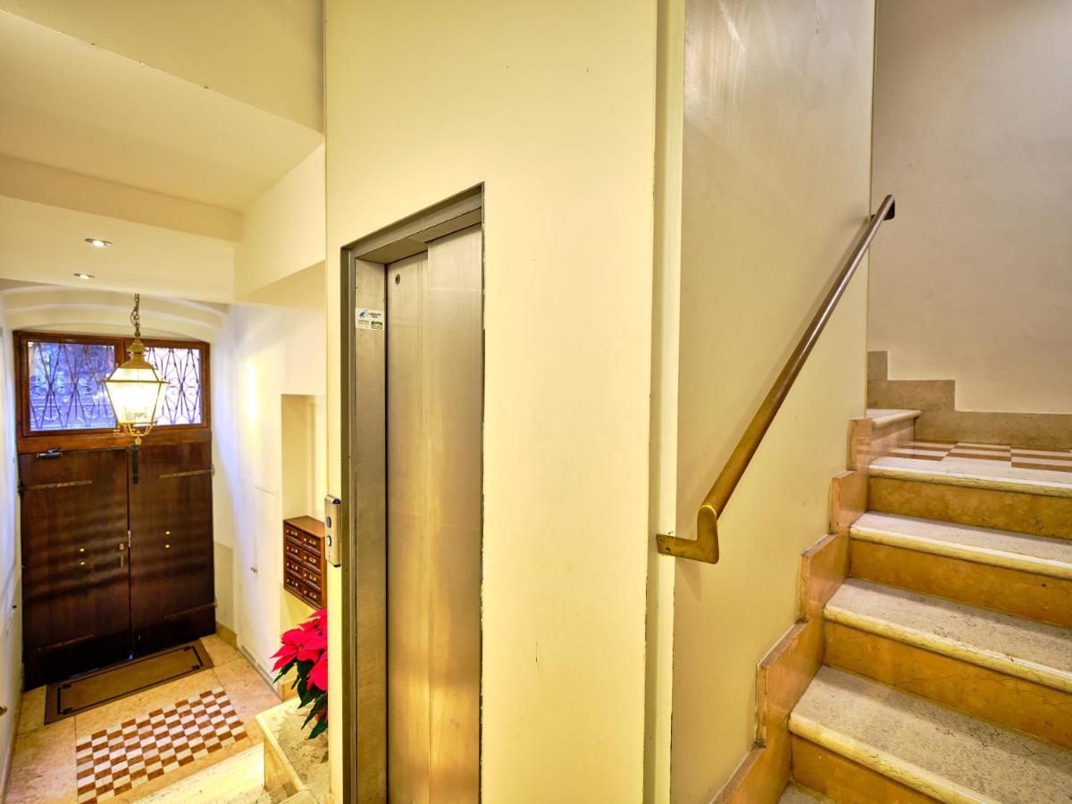 Apartmentsarena - Residenza Degli Scaligeri - Piazza Erbe فيرونا المظهر الخارجي الصورة