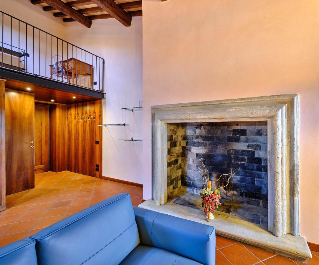 Apartmentsarena - Residenza Degli Scaligeri - Piazza Erbe فيرونا المظهر الخارجي الصورة